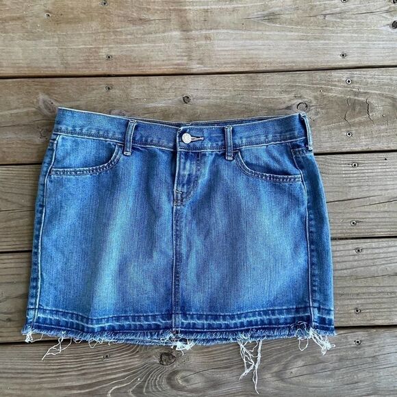 Old Navy Medium Wash Released Hem Denim Mini Skirt - Picture 1 of 3